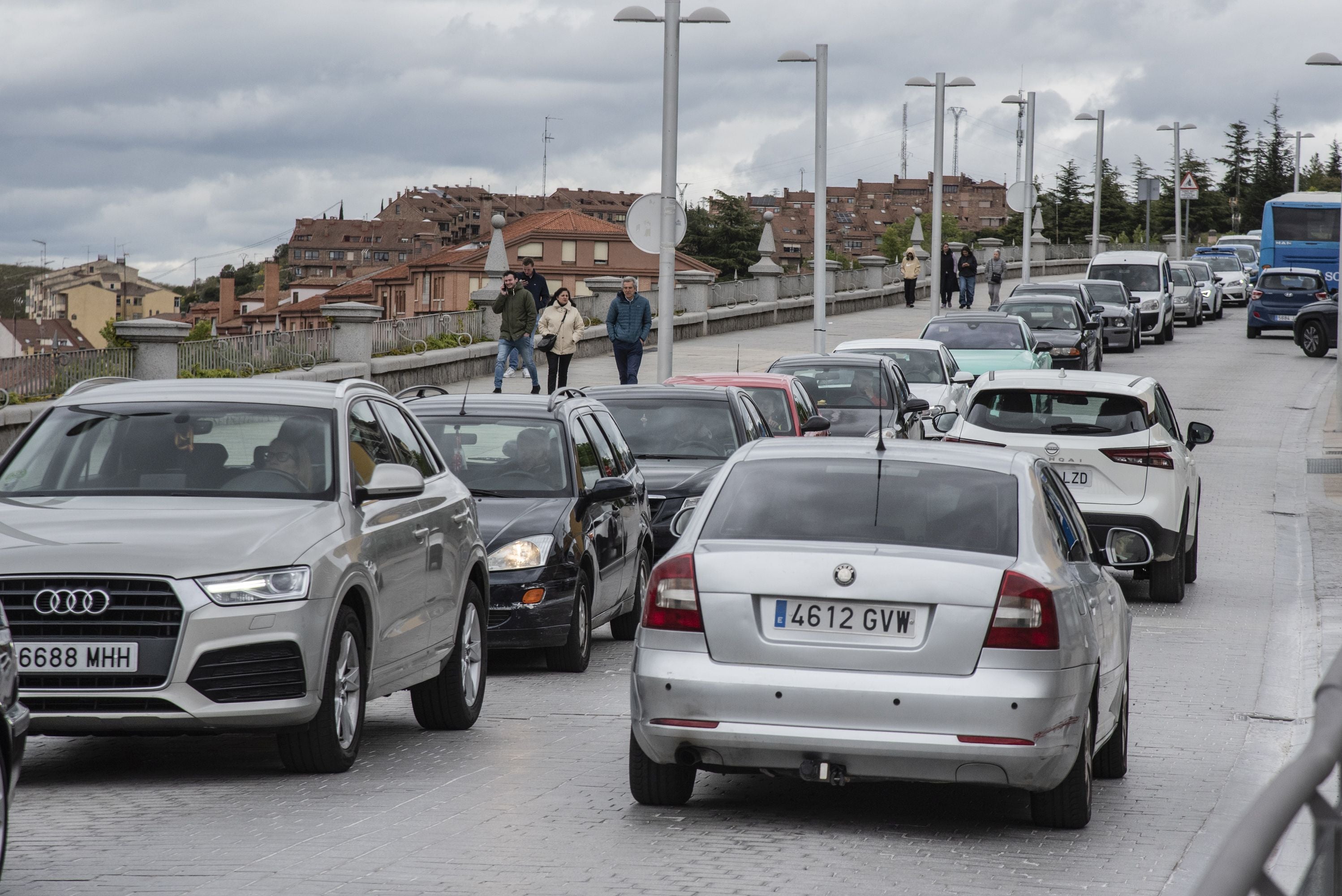 Fotografías de los atascos en Segovia este 2 de mayo