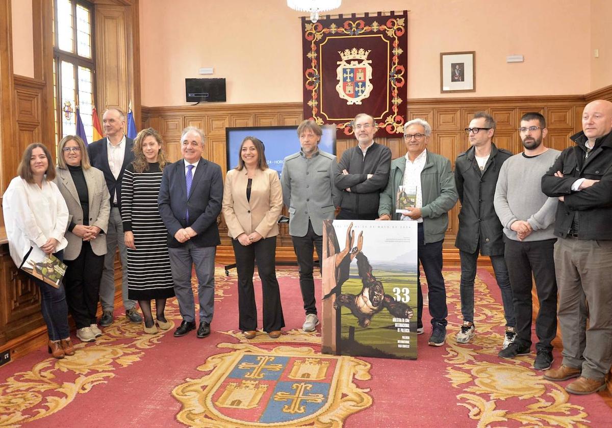 Organizadores y representantes de las instituciones, en la presentación del programa.