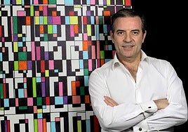 Margareto, junto a su obra 'Rascacielos'.