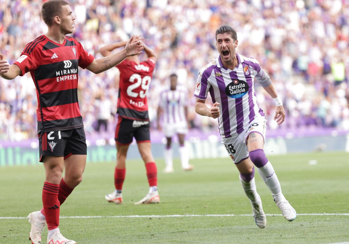 Escudero celebra el tanto de la victoria, en el partido de ida ante el Mirandés.