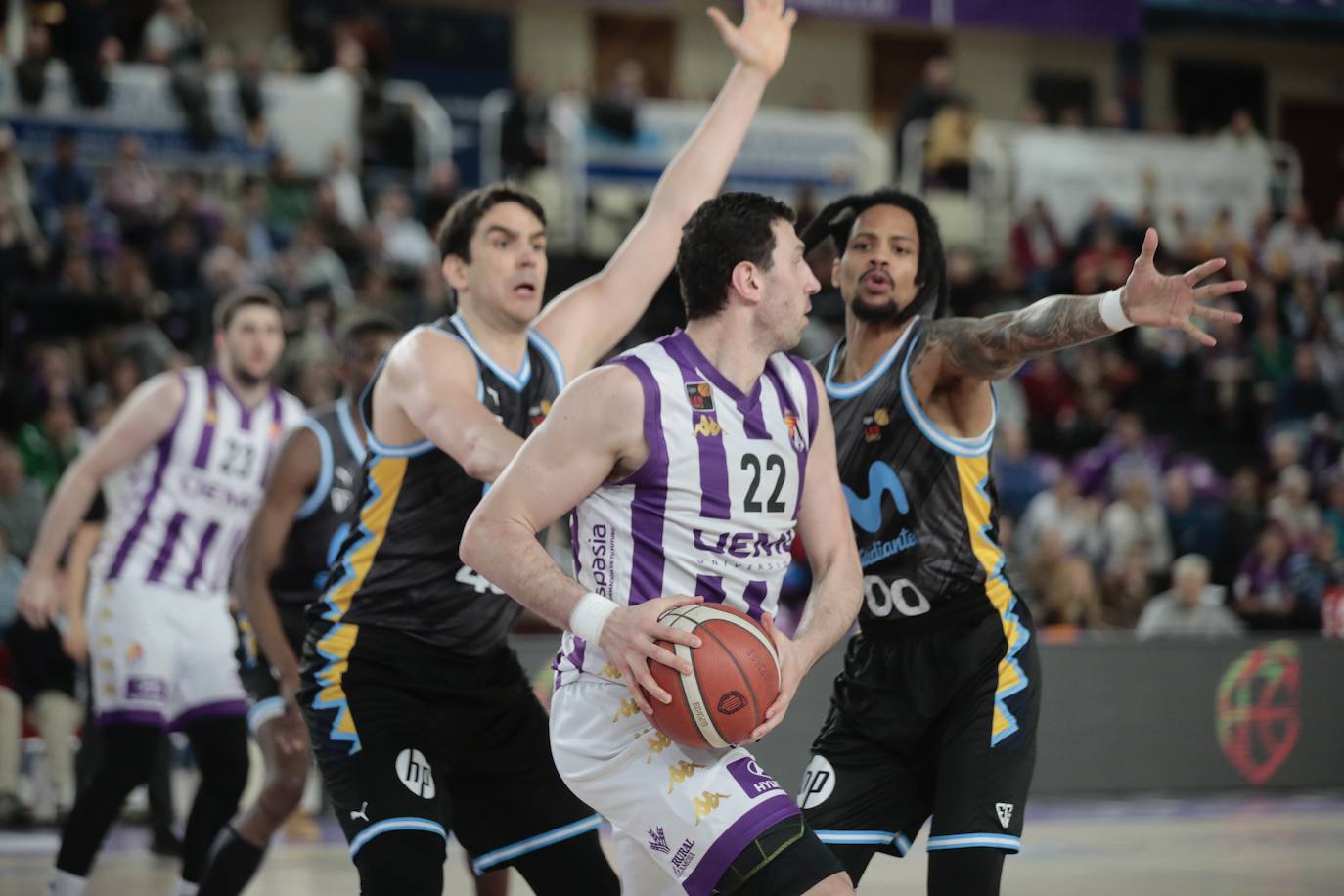 El partido del Real Valladolid Baloncesto contra el Oviedo en imágenes