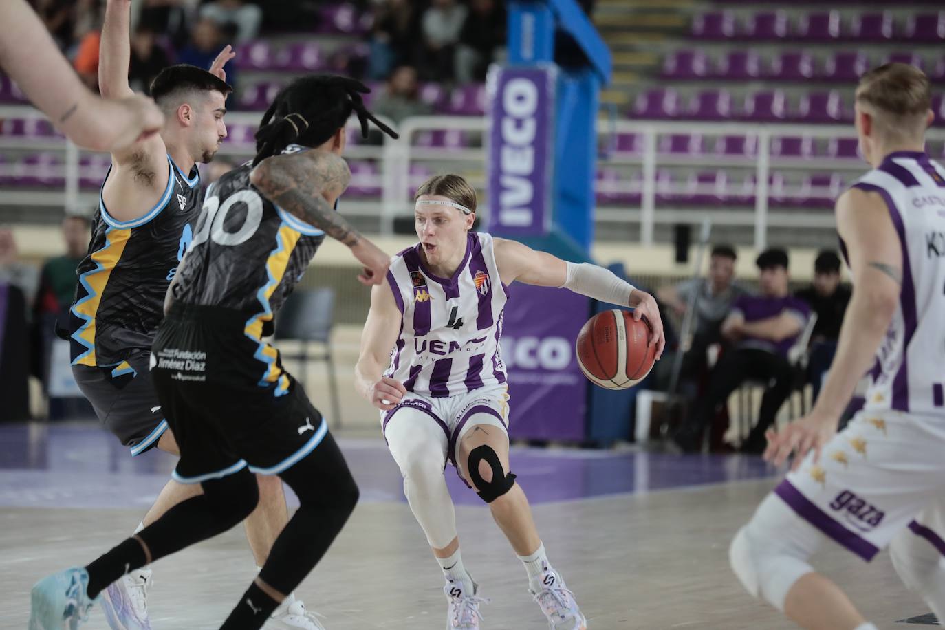 El partido del Real Valladolid Baloncesto contra el Oviedo en imágenes