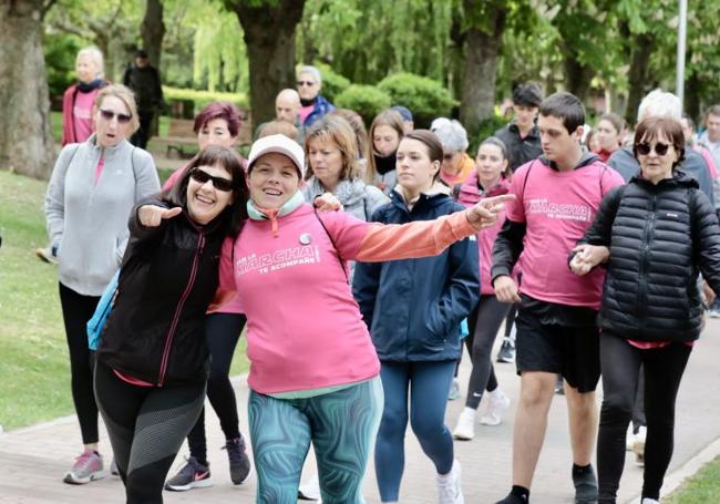 Paricipantes de la Marcha Asprona 2024 en el inicio de la caminata.