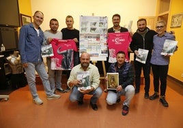 Representantes de la Asociación Cultural Taurina El Corro durante la presentación del cartel de este año.