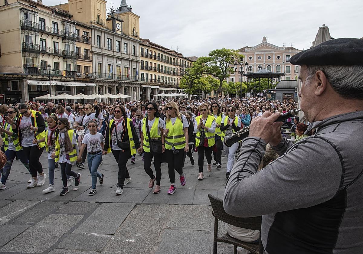 Cientos de mujeres, en el pistoletazo de salida de la marcha en la Plaza Mayor.