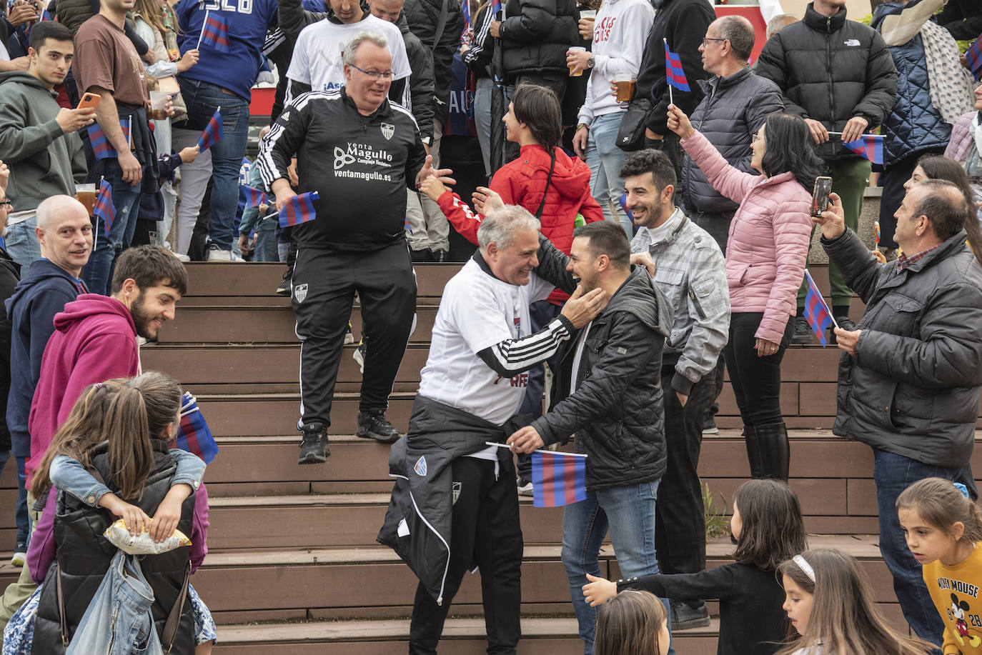 Las fotos de la celebración del ascenso en la plaza de la Segoviana