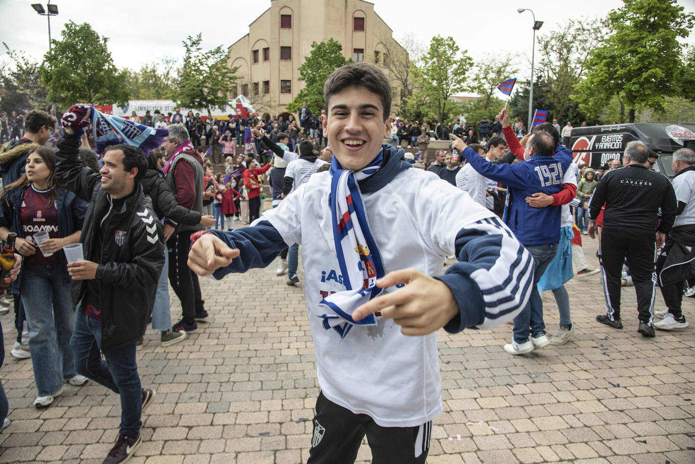Las fotos de la celebración del ascenso en la plaza de la Segoviana