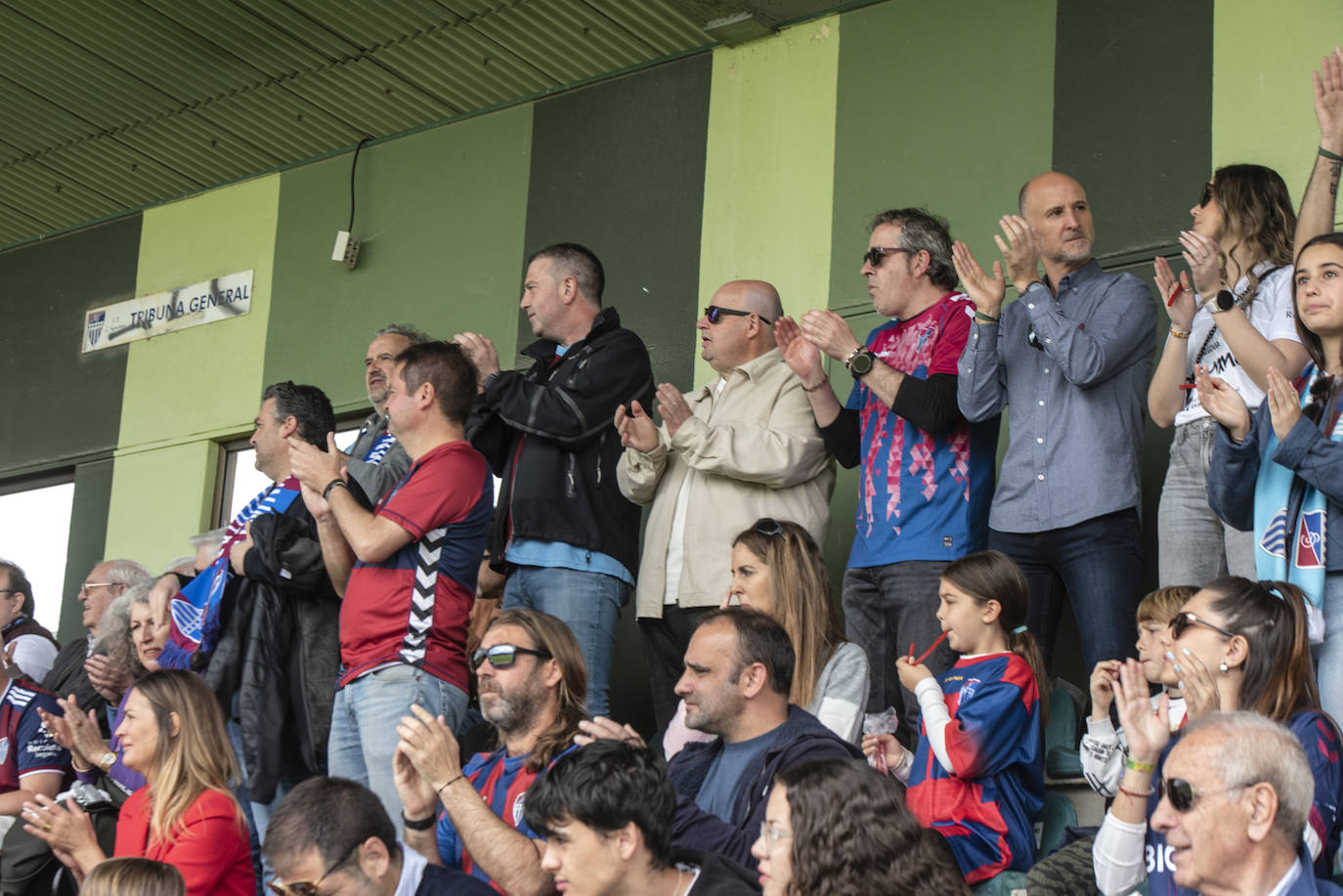 Búscate en las gradas de La Albuera en el ascenso de la Sego