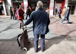 Supermercado en el Paseo de Zorrilla de unas de las cadenas adheridas al programa de tarjetas monedero contra la pobreza.