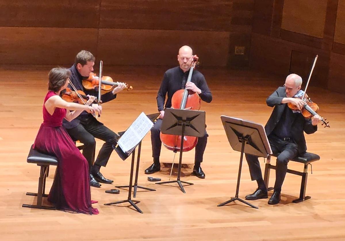 Intetrantes del Cuarteto Casals durante el concierto.