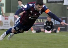 Manu celebra un gol conseguido esta temporada con la Gimnástica Segoviana.