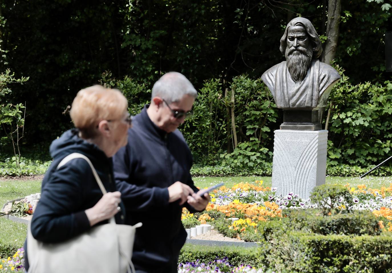 Inauguración de la escultura del poeta indio Tagore en Valladolid