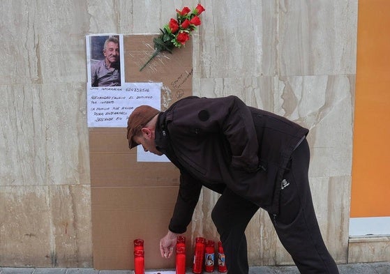 Altarcillo dedicado a Alexandre, el pasado 30 de abril en la plaza de España.