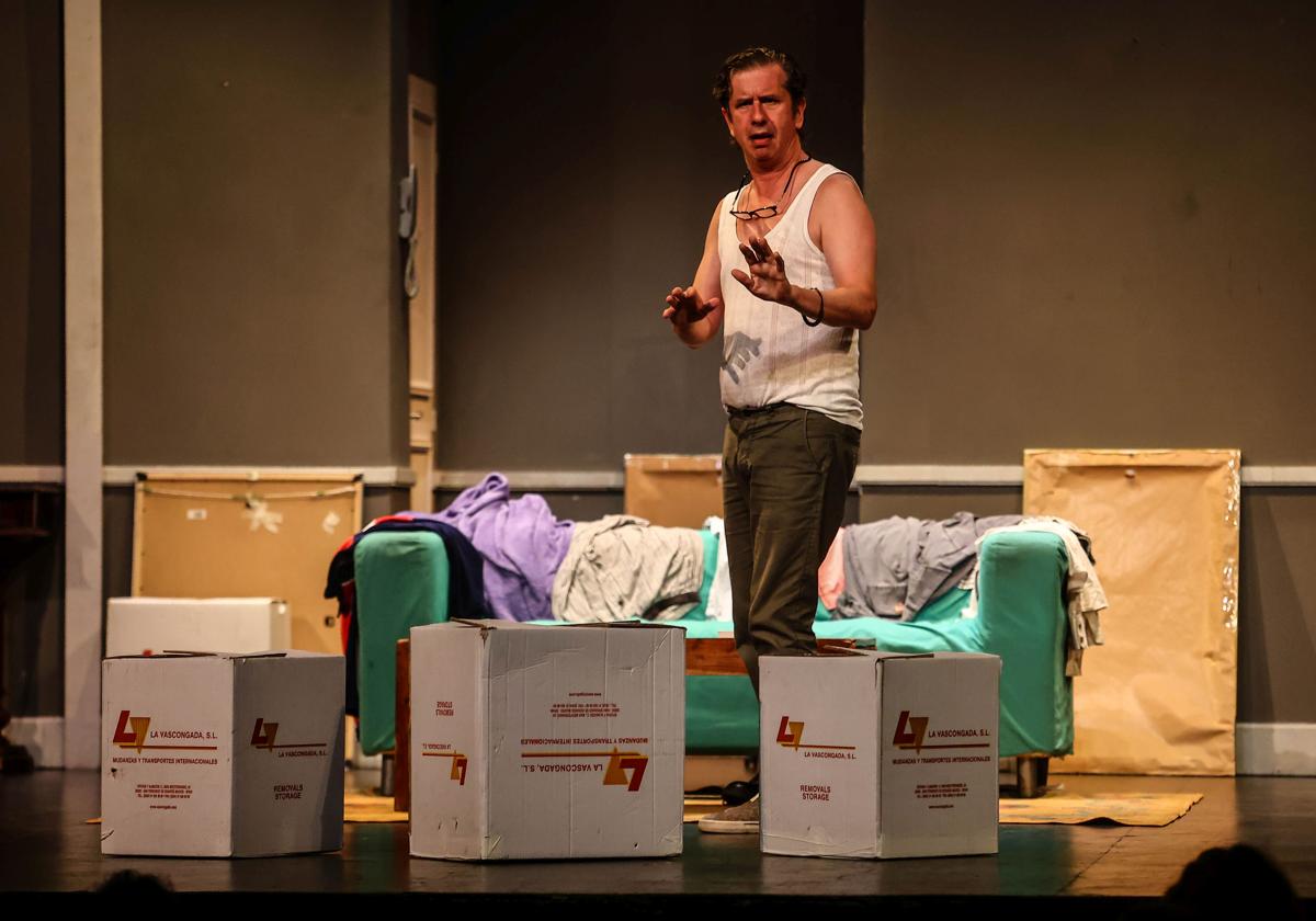 El actor Gabino Diego, durante una actuación teatral.