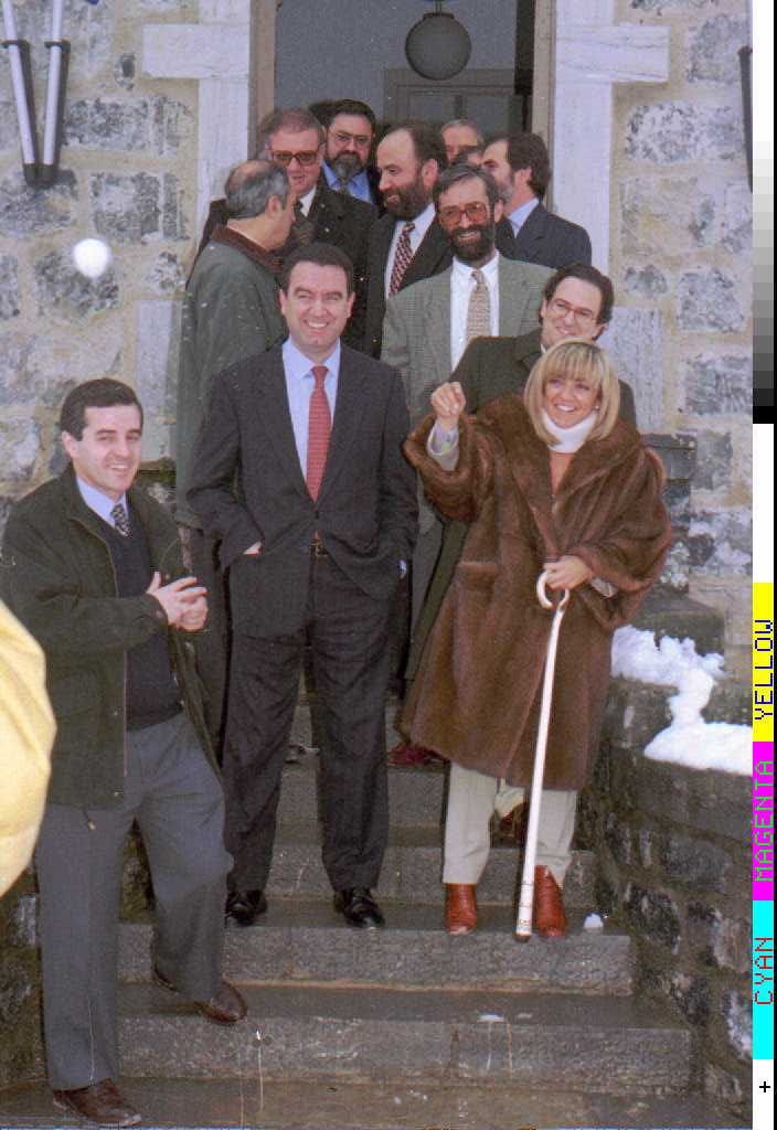 1996. Con Jesús Merino en la entrega de llaves de las viviendas construidas por la Junta a los vecinos afectados por el pantano de Riaño.