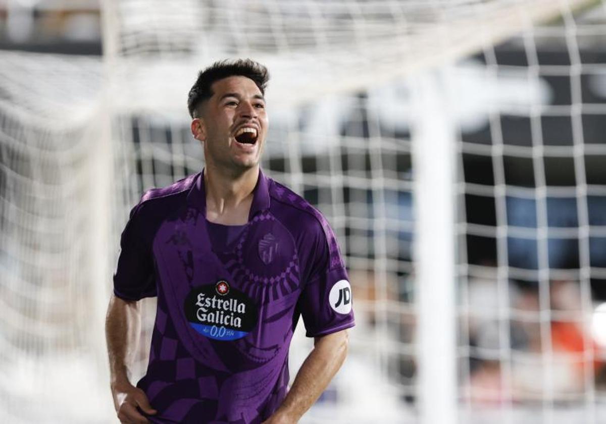 Víctor Meseguer celebra el gol que marcó al Cartagena el pasado 7 de abril.