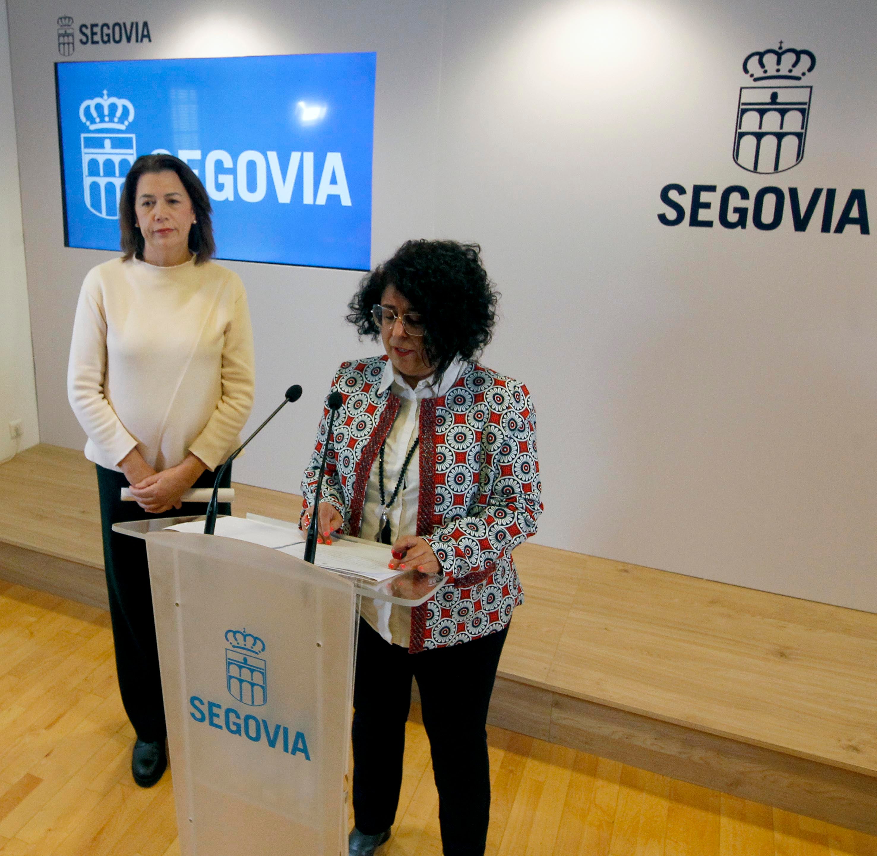 Esther Núñez (Vox) y Rosalía Serrano (PP) presentan el acuerdo de presupuestos el pasado enero.