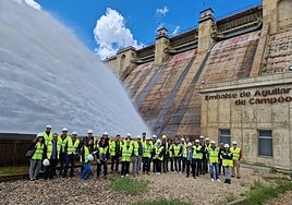 Participantes en el proyecto en el embalse de Aguilar.
