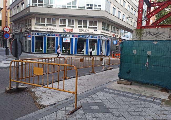 Espacio ocupado por las obras en la calle Panaderos.