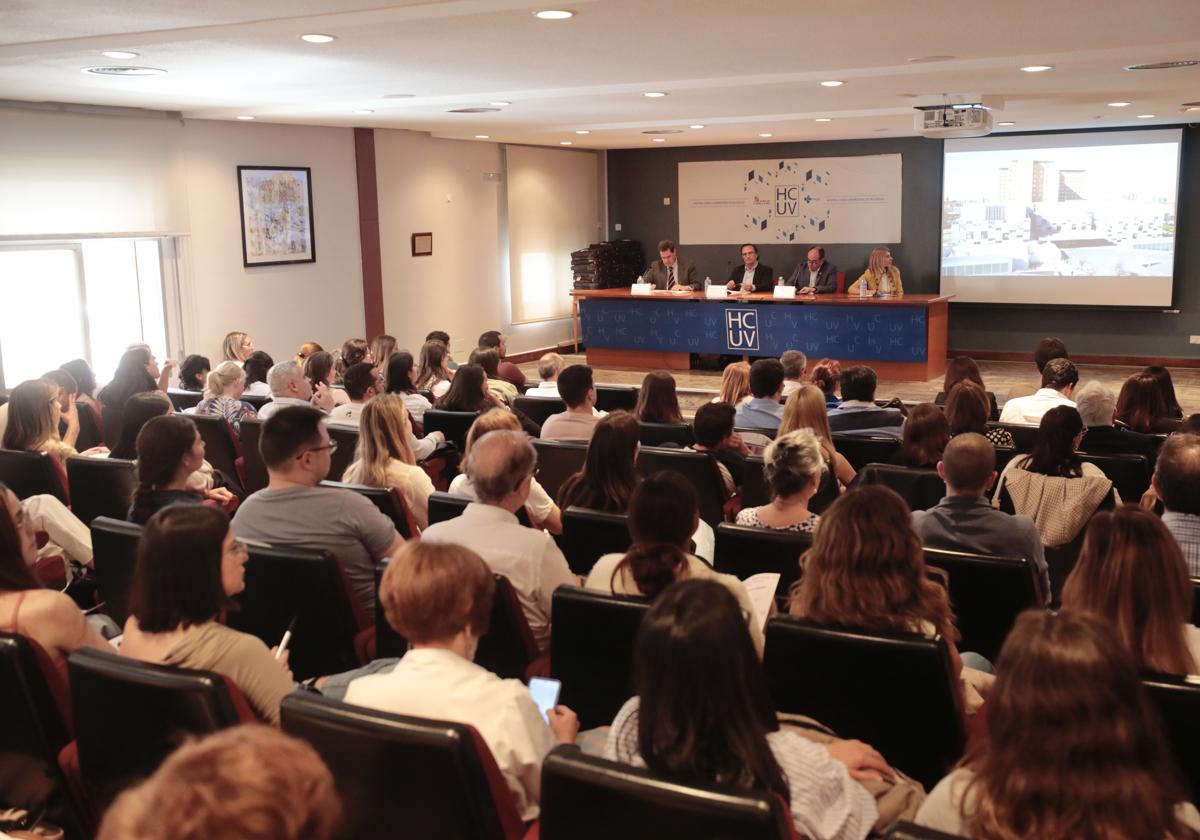 Acto de recibimiento de los residentes que van a especializarse en el Clínico, celebrado en el edificio Rondilla.