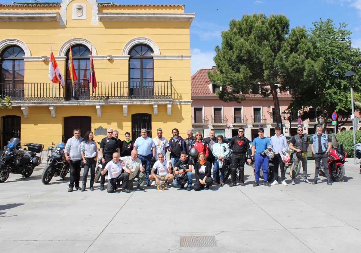 Participantes de la concentración motera por las enfermedades raras en Tudela de Duero