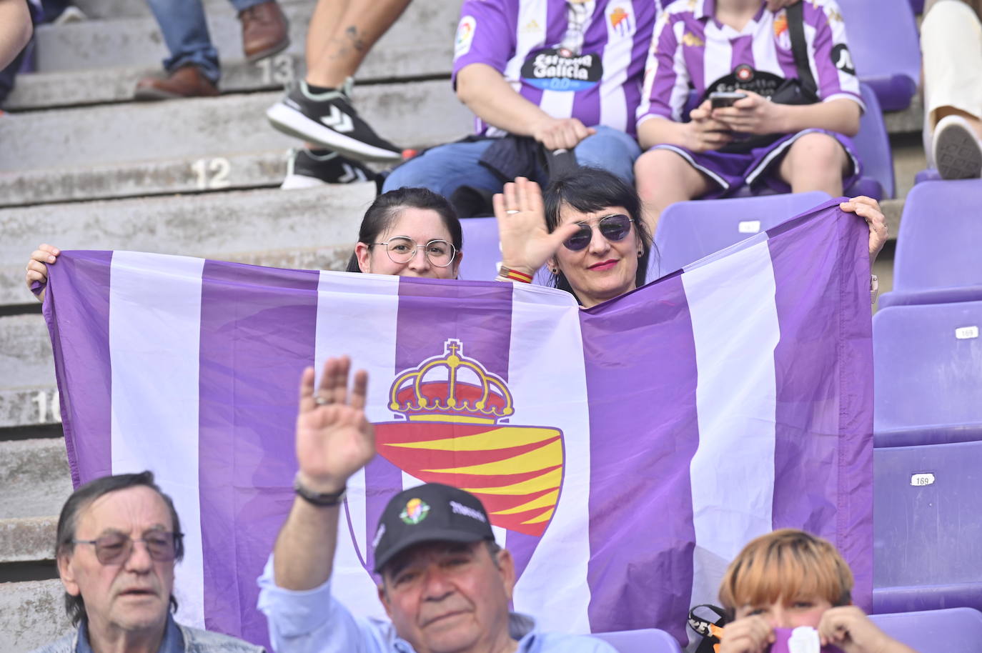 Búscate en la grada del estadio José Zorrilla (1/4)