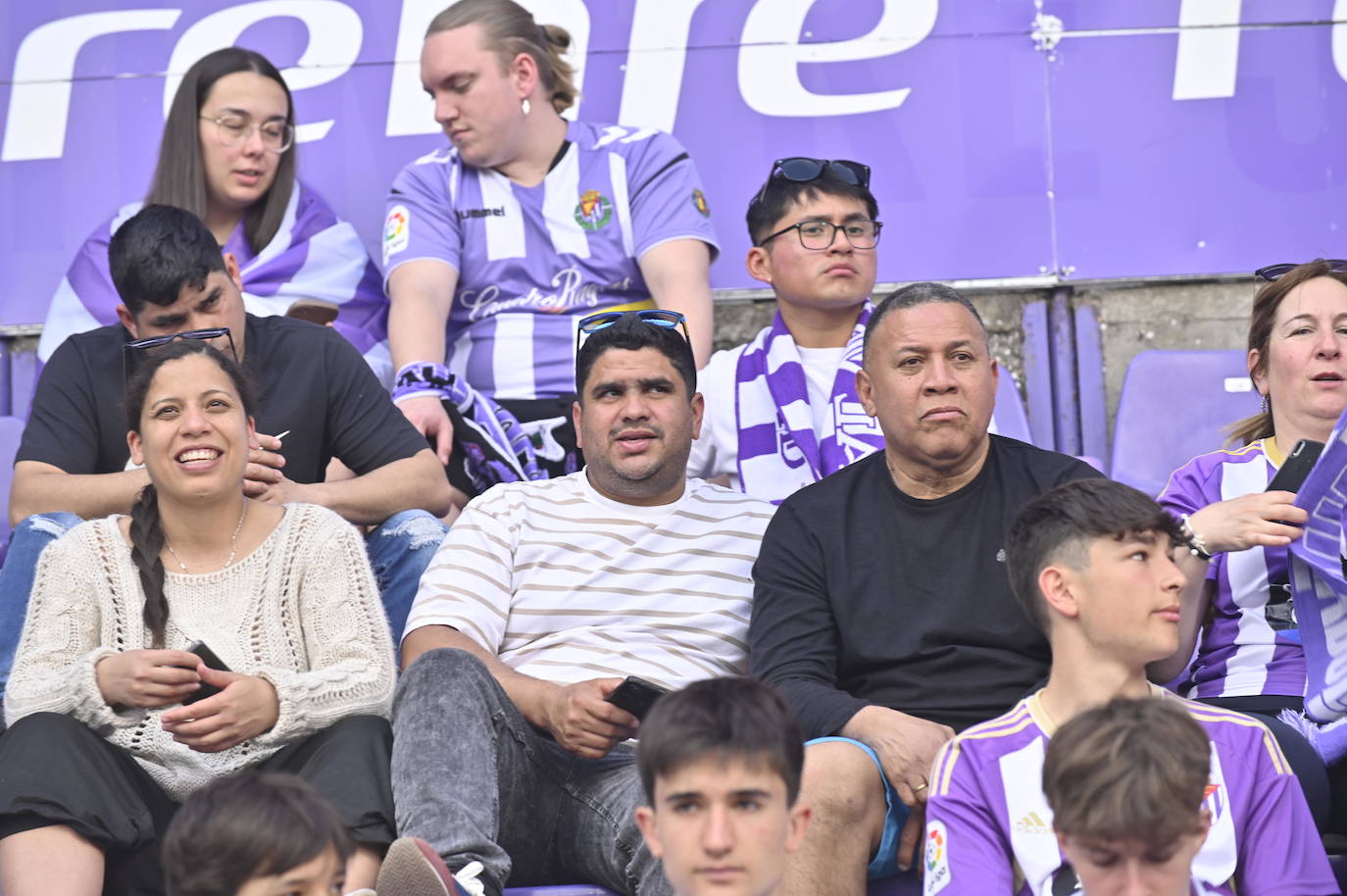 Búscate en la grada del estadio José Zorrilla (1/4)