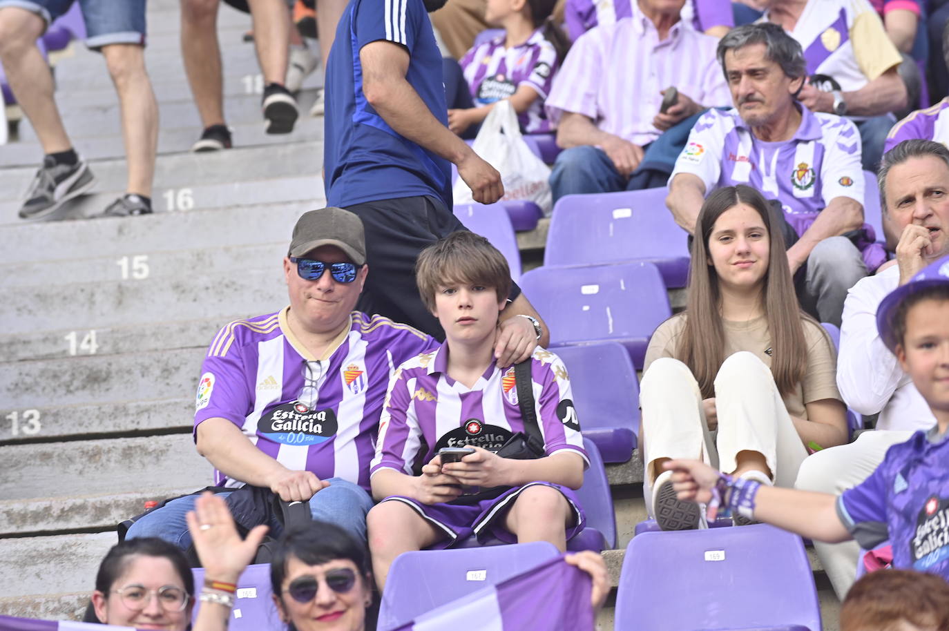 Búscate en la grada del estadio José Zorrilla (1/4)