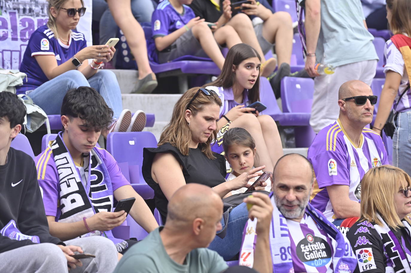 Búscate en la grada del estadio José Zorrilla (2/4)