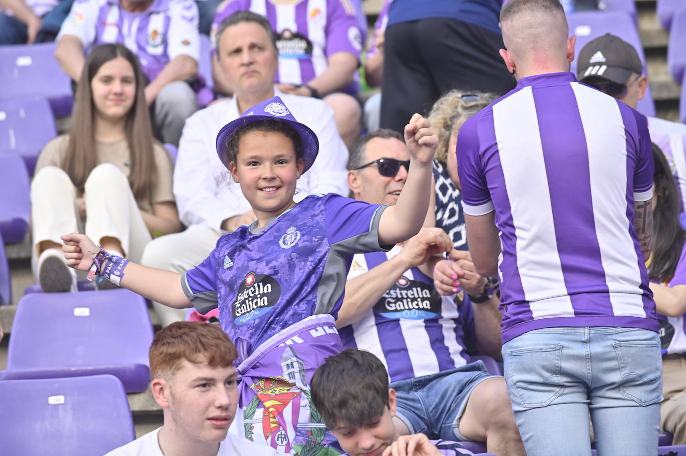 Búscate en la grada del estadio José Zorrilla (1/4)