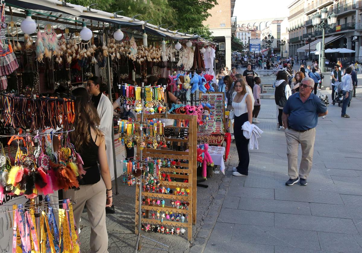 Uno de los puestos ambulantes, en la avenida del Acueducto.