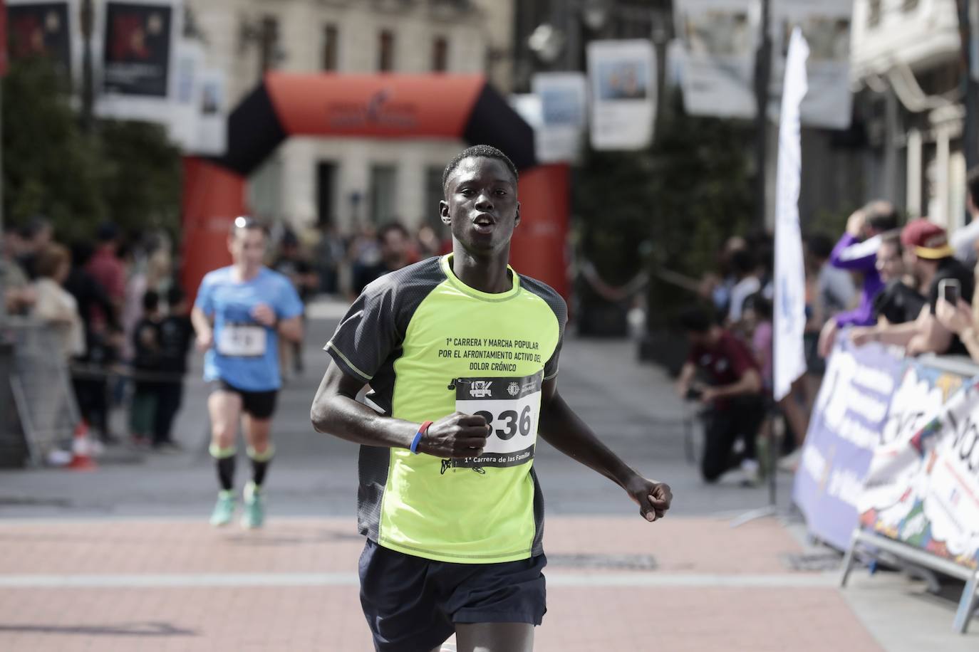 Un millar de participantes se suma a la I Carrera de las Familias de Valladolid (1/2)