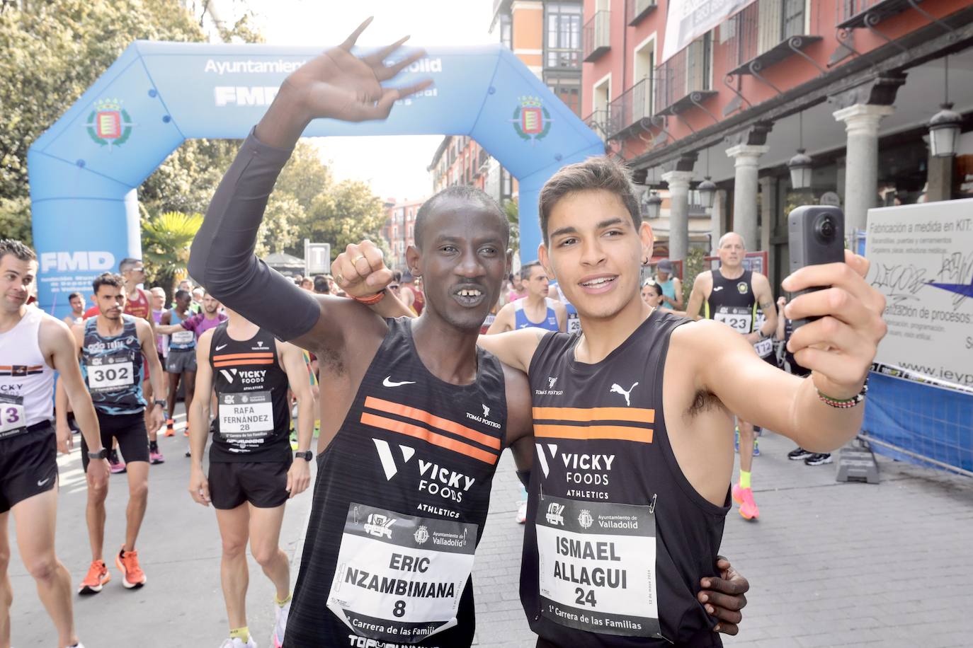 Un millar de participantes se suma a la I Carrera de las Familias de Valladolid (1/2)