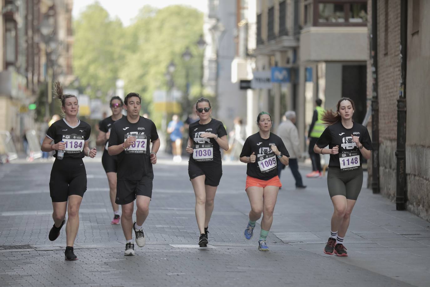 Un millar de participantes se suma a la I Carrera de las Familias de Valladolid (1/2)