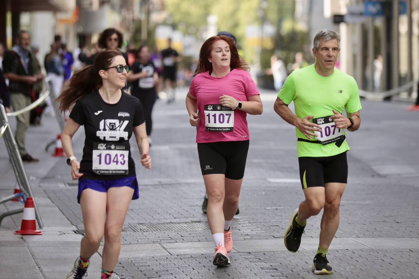 Un millar de participantes se suma a la I Carrera de las Familias de Valladolid (1/2)