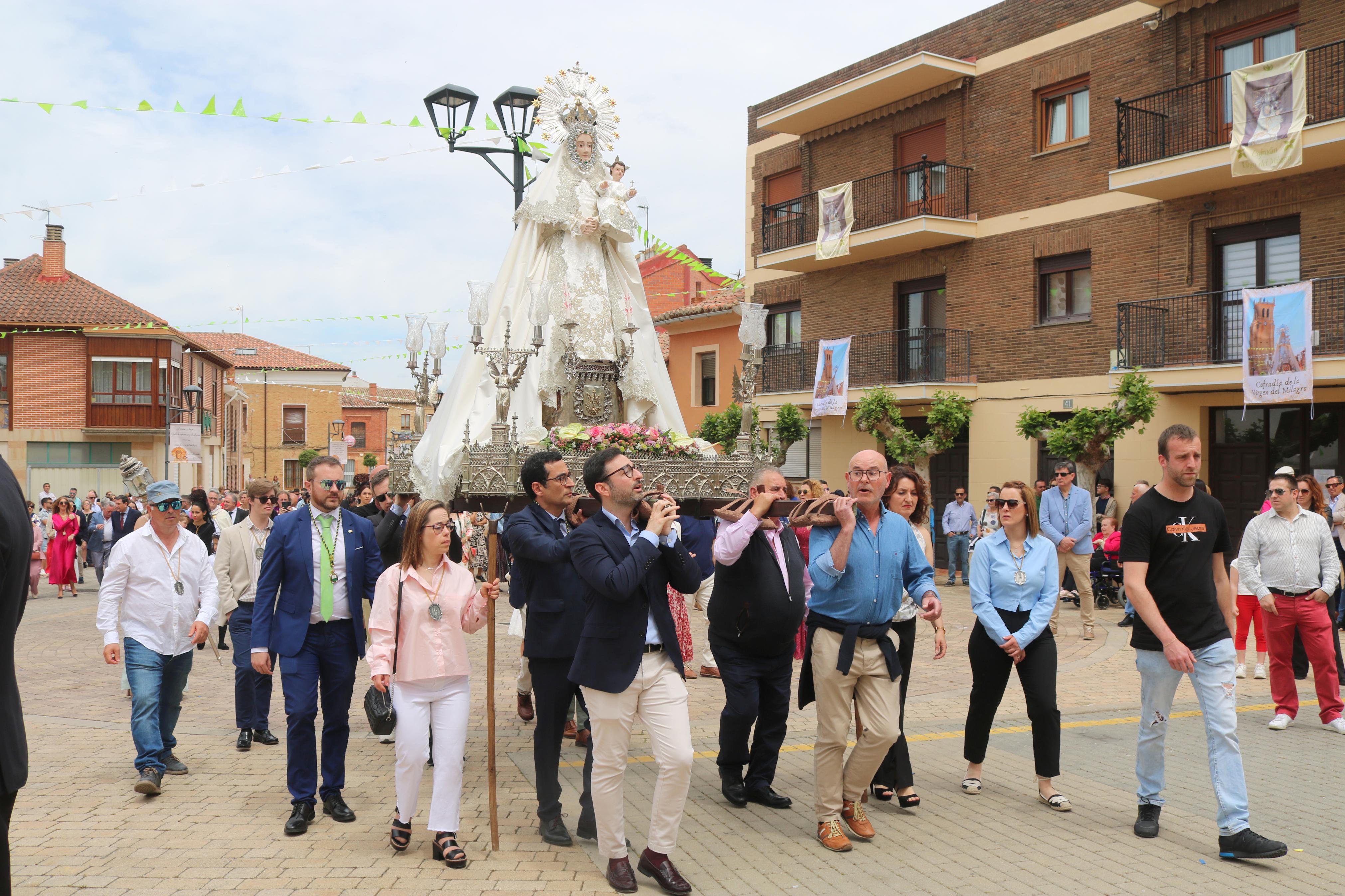 Villamuriel de Cerrato se rinde a la Virgen del Milagro