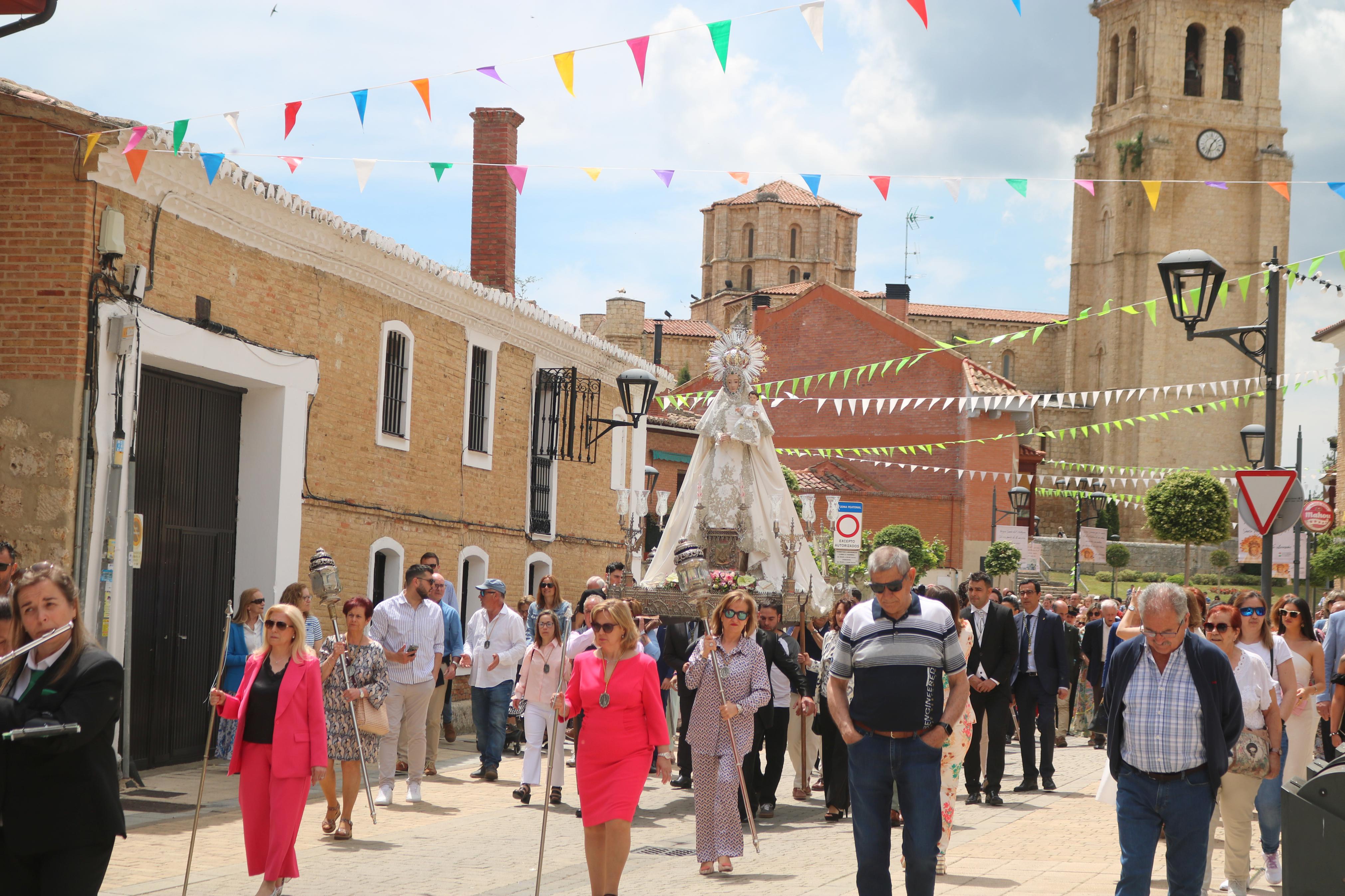 Villamuriel de Cerrato se rinde a la Virgen del Milagro