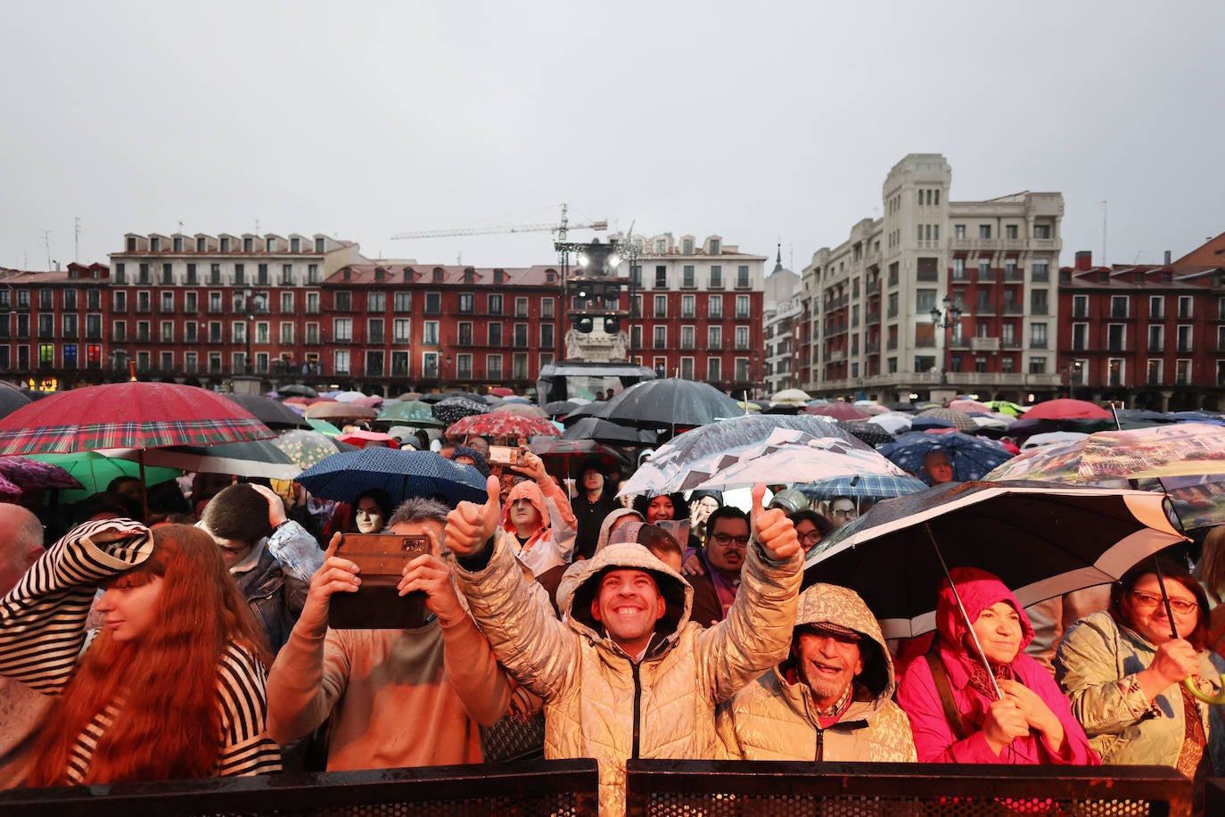 Las imágenes del concierto de la orquesta Panorama en la Plaza Mayor