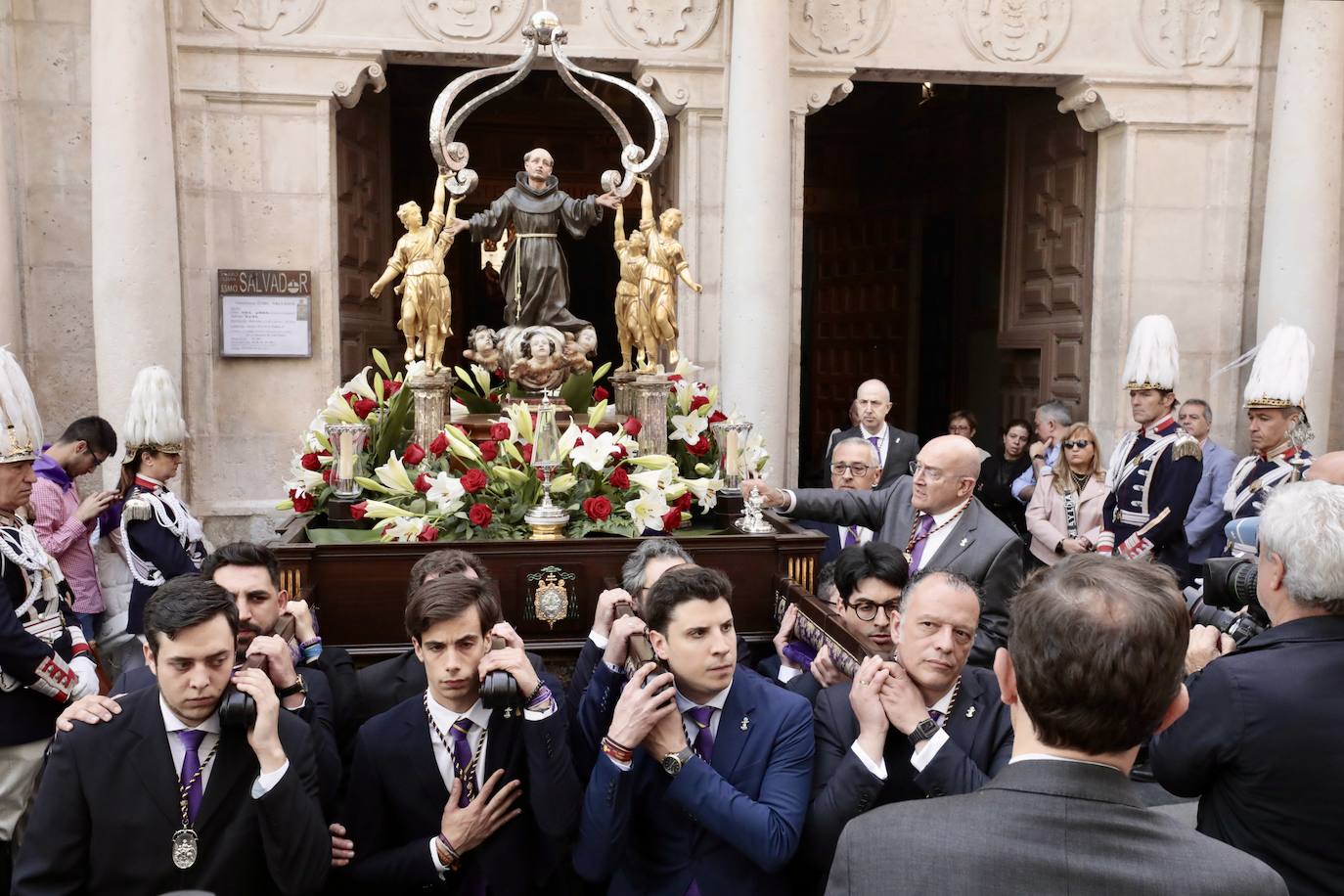 Ofrenda floral, misa y procesión en San Pedro Regalado