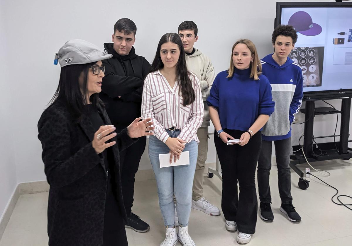 La gorra que ayuda a caminar a personas invidentes