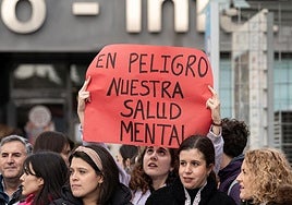 Una pancarta durante una manifestación por el Día de la Salud Mental.