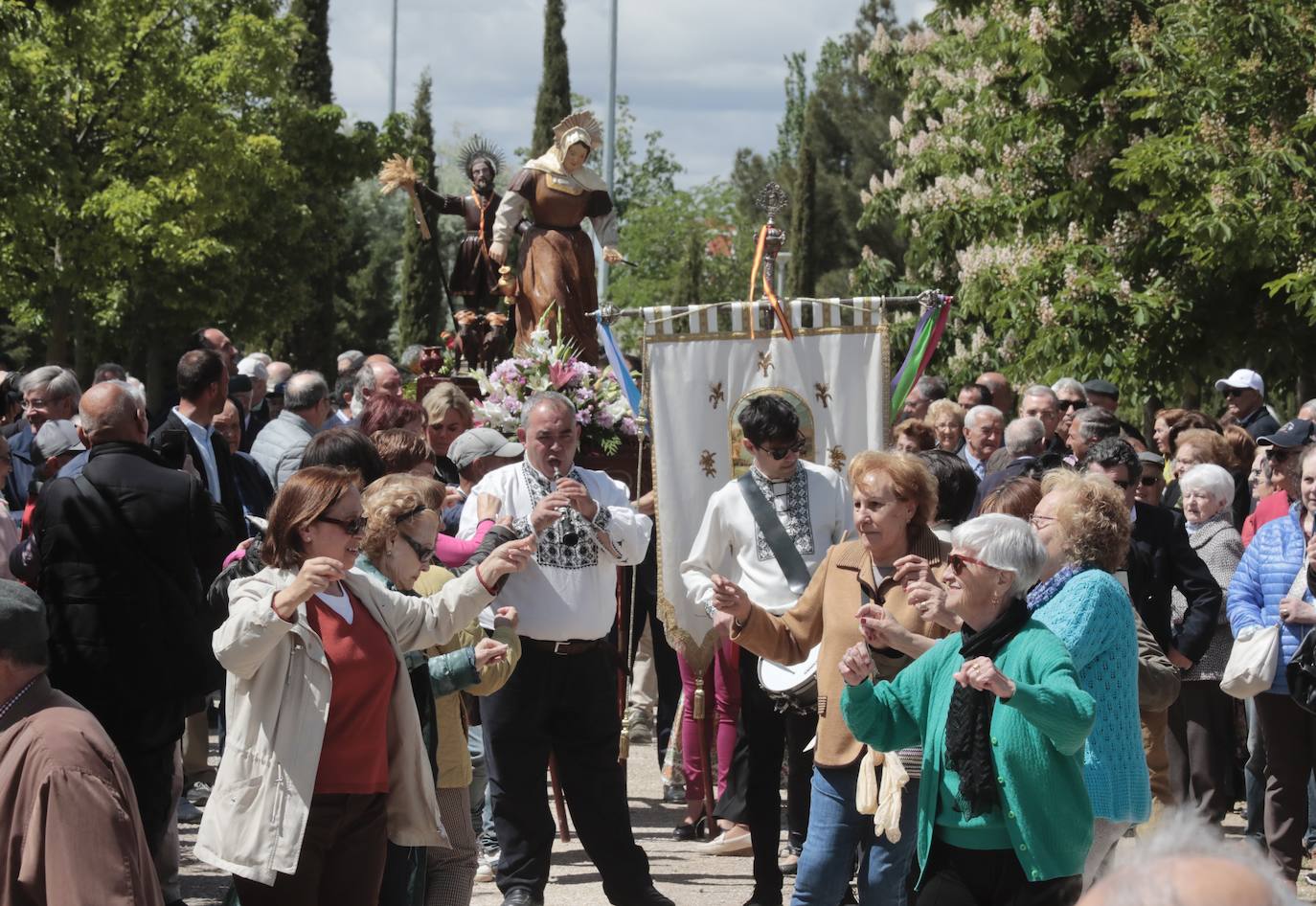 Imágenes de la multitudinaria procesión de San Isidro en Valladolid