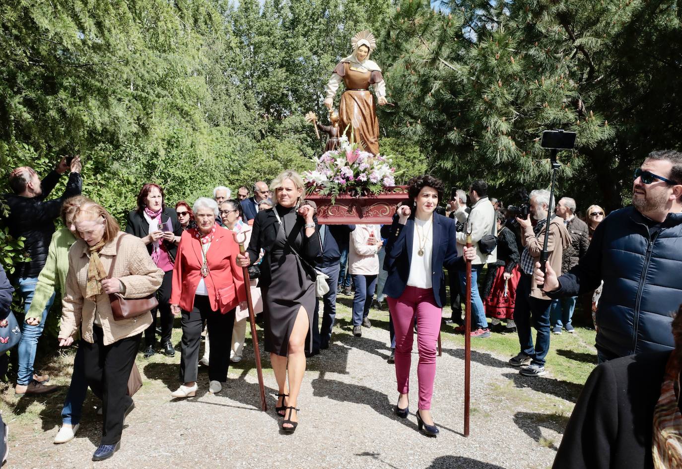 Imágenes de la multitudinaria procesión de San Isidro en Valladolid