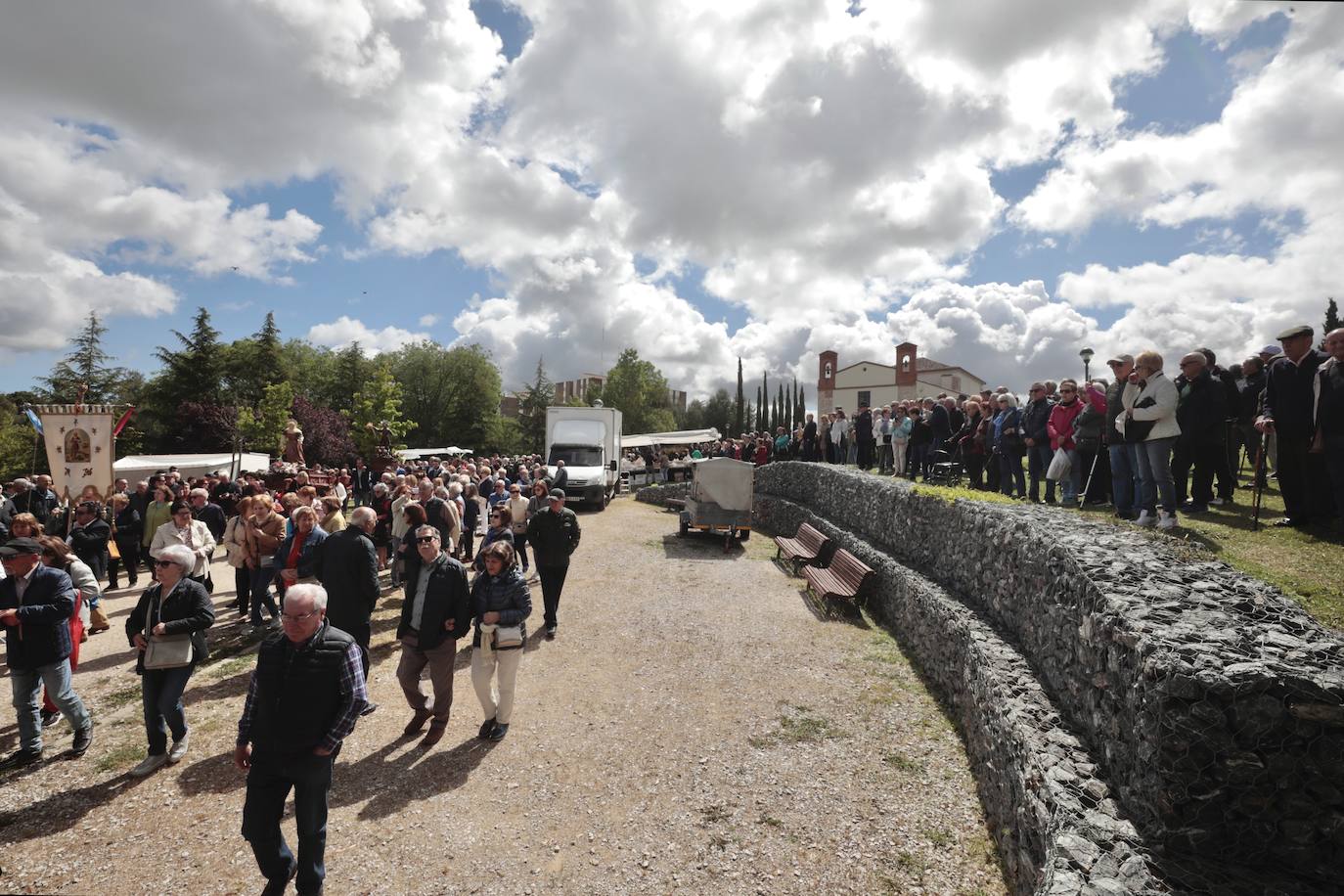 Imágenes de la multitudinaria procesión de San Isidro en Valladolid