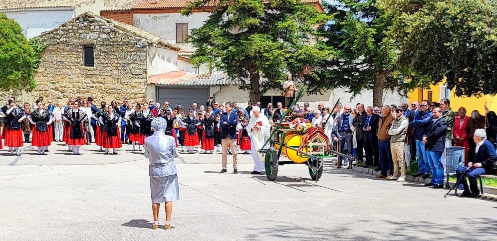 Villaviudas danza a San Isidro Labrador