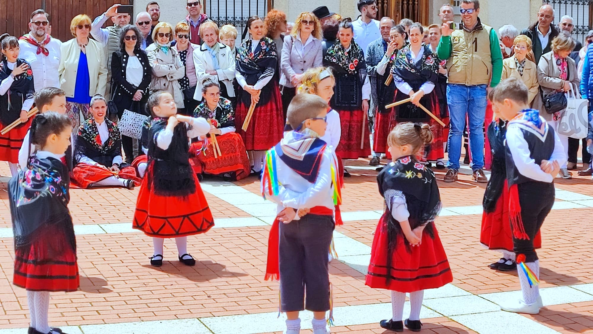 Villaviudas danza a San Isidro Labrador