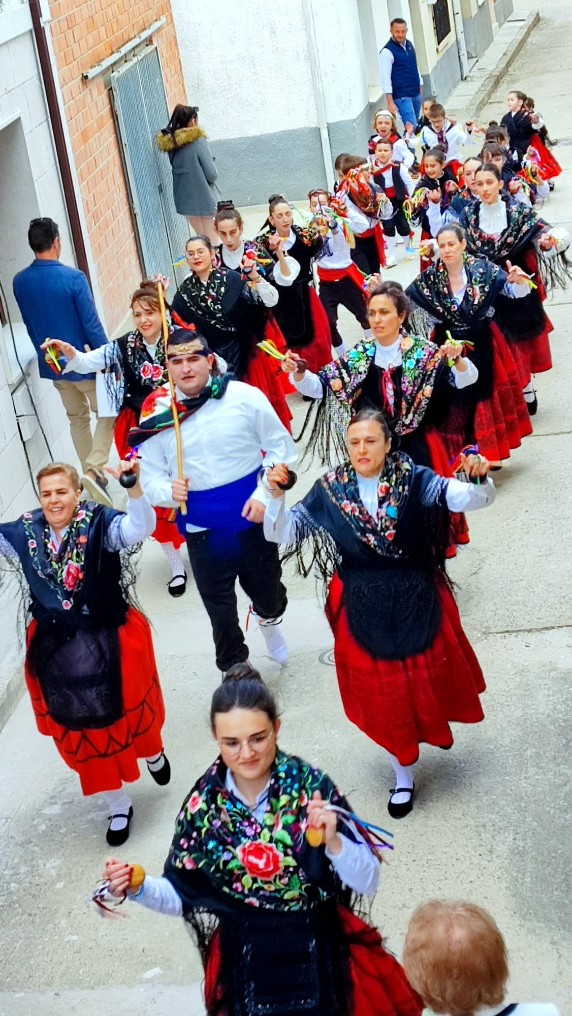 Villaviudas danza a San Isidro Labrador