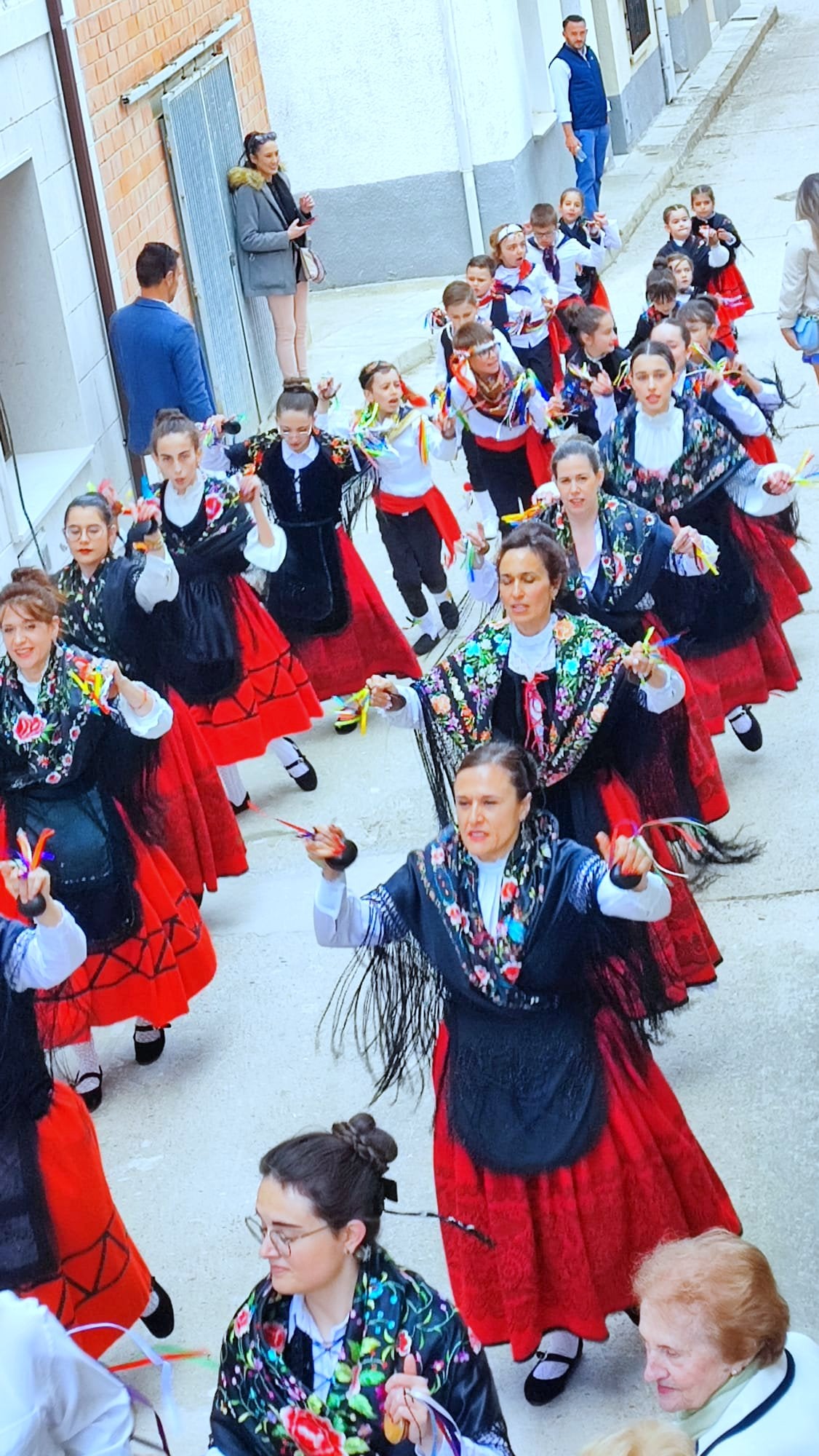 Villaviudas danza a San Isidro Labrador