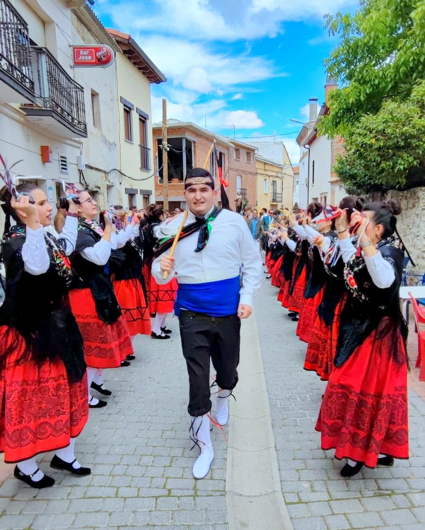 Villaviudas danza a San Isidro Labrador