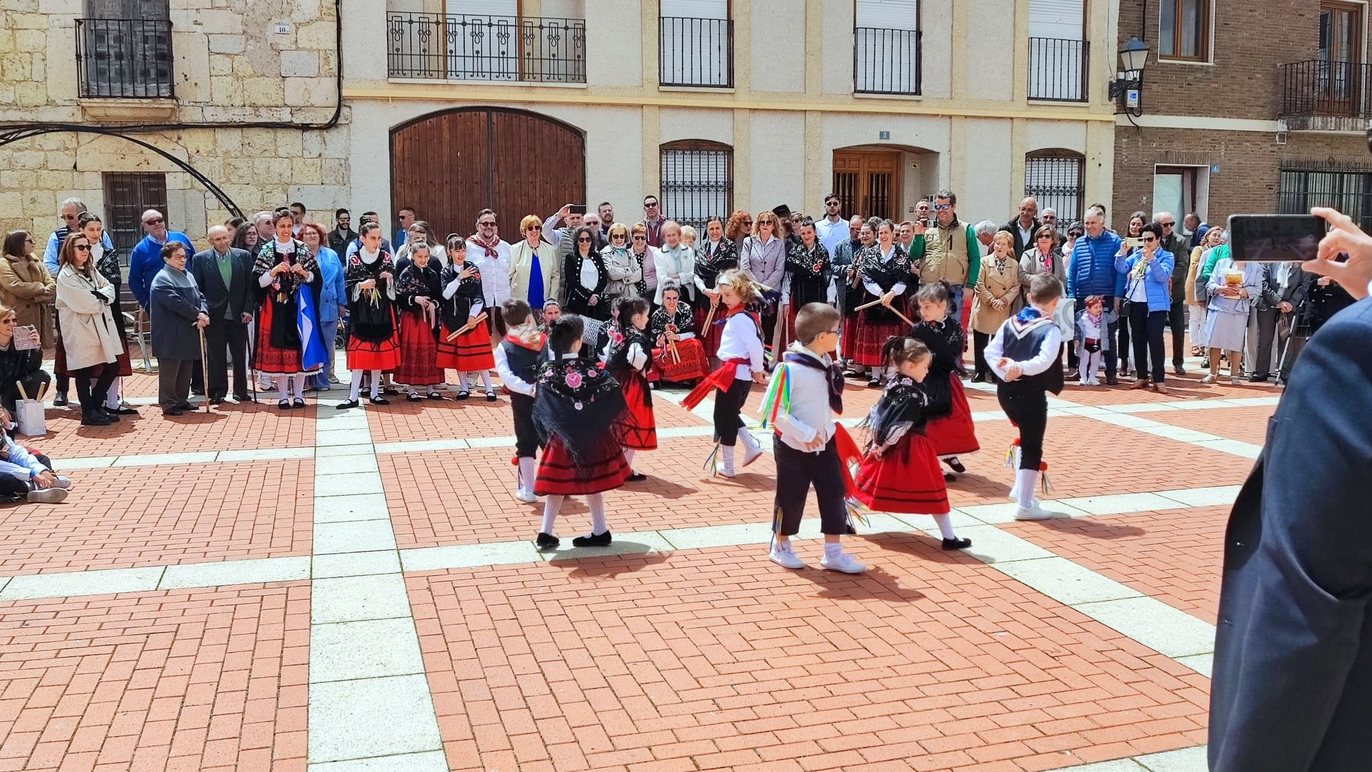 Villaviudas danza a San Isidro Labrador